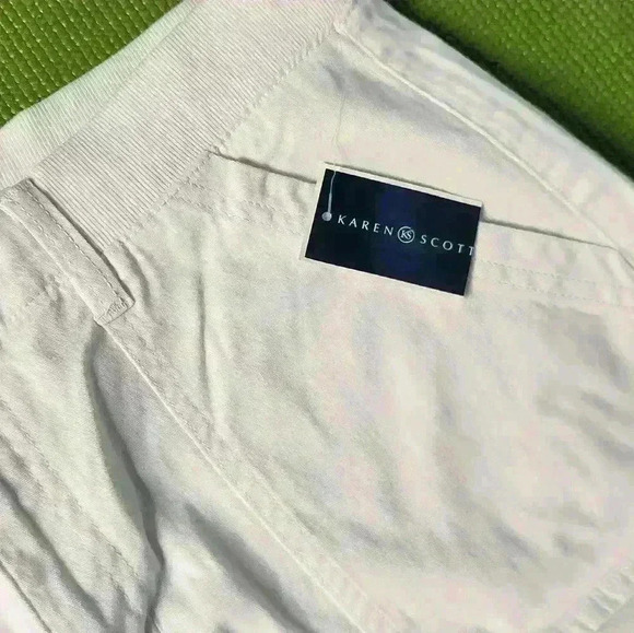 Karen Scott  long, white walking shorts with stretch waist and pockets size 10 - Picture 11 of 12